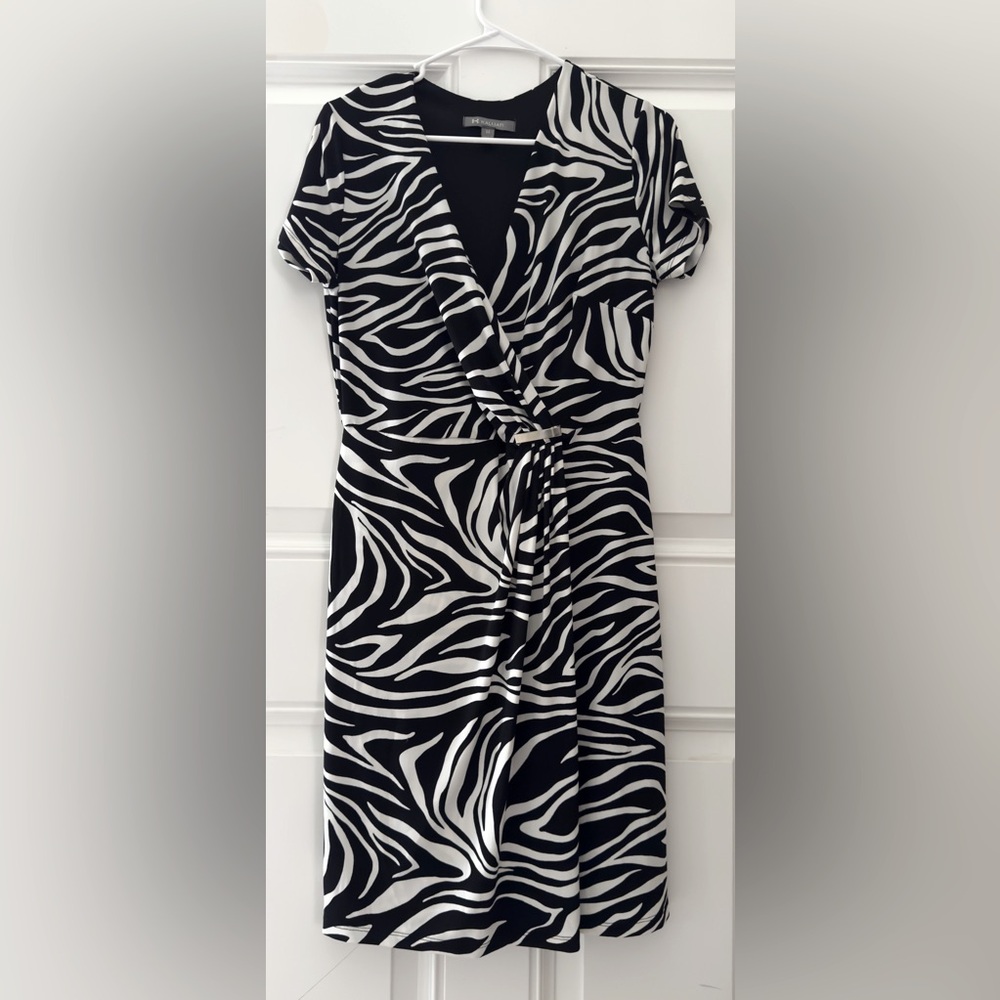 Kalijati Women dress. Stretch fabric, V-cross style. Printed design/ 🦓